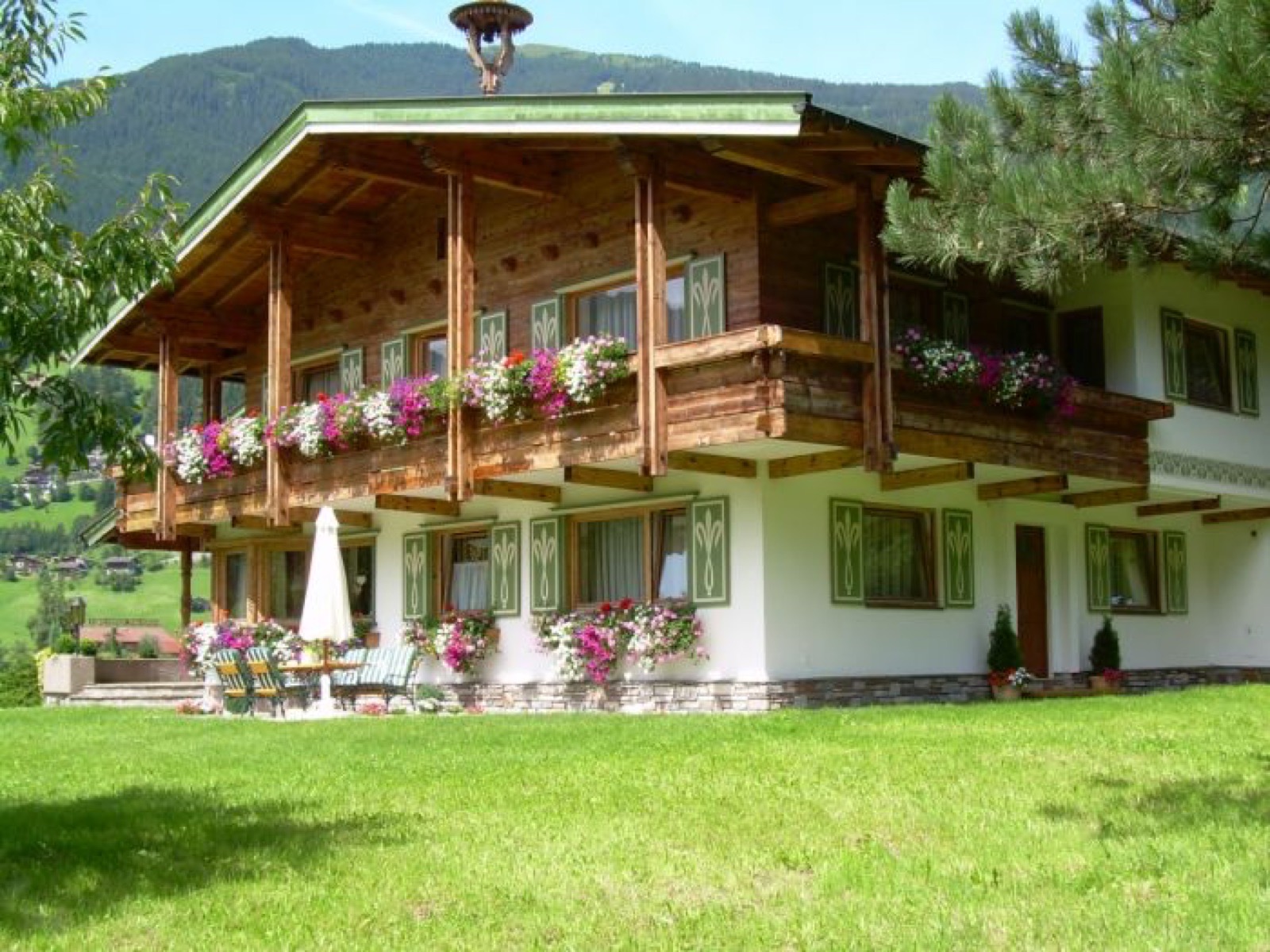 Landvilla Margarethe — Ferienwohnungen im Zillertal